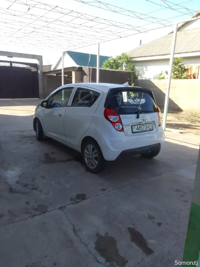 Chevrolet Spark 2015 · 1.1 AT