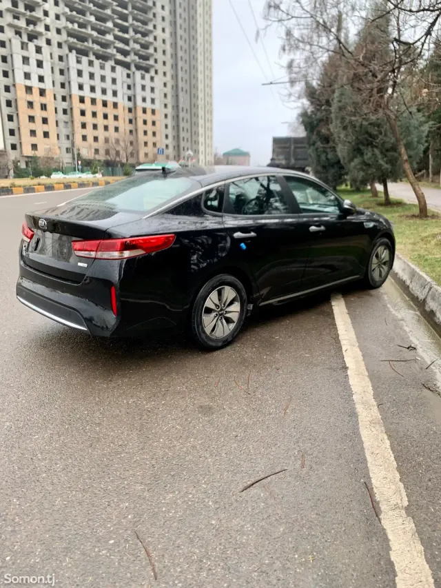 Kia K5 2016 · 2.0 AT