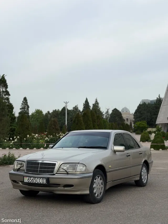 Mercedes-Benz C class 2000 · 1.8 MT