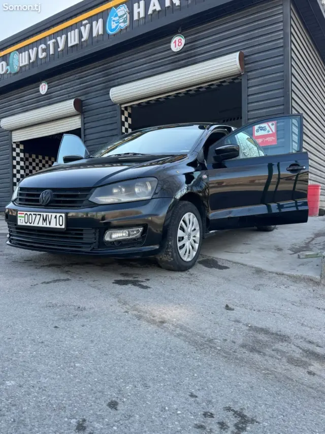 Volkswagen Polo 2016 · 1.6 AT