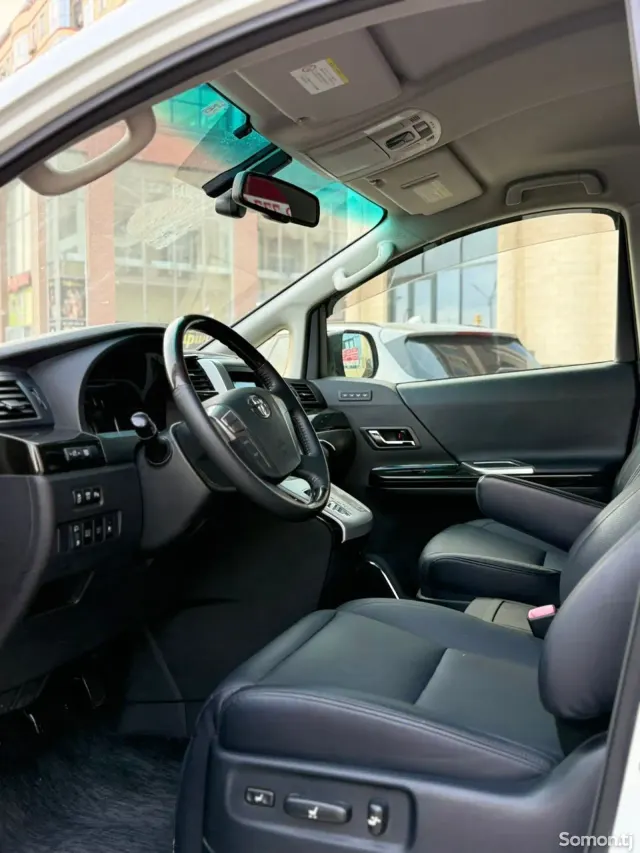 Toyota Vellfire 2014 · 2.4 AT