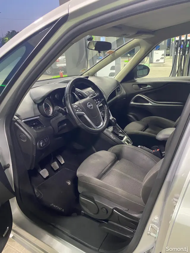 Opel Zafira 2014 · 1.6 MT