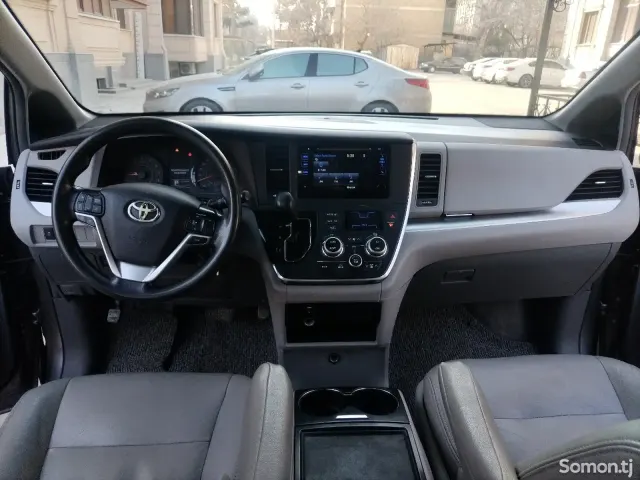Toyota Sienna 2014 · 3.5 AT