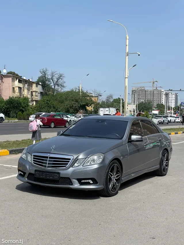Mercedes-Benz E class 2010 · 3.5 AT