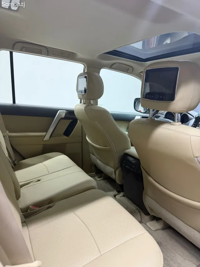 Toyota Land Cruiser Prado 2015 · 4.0 AT