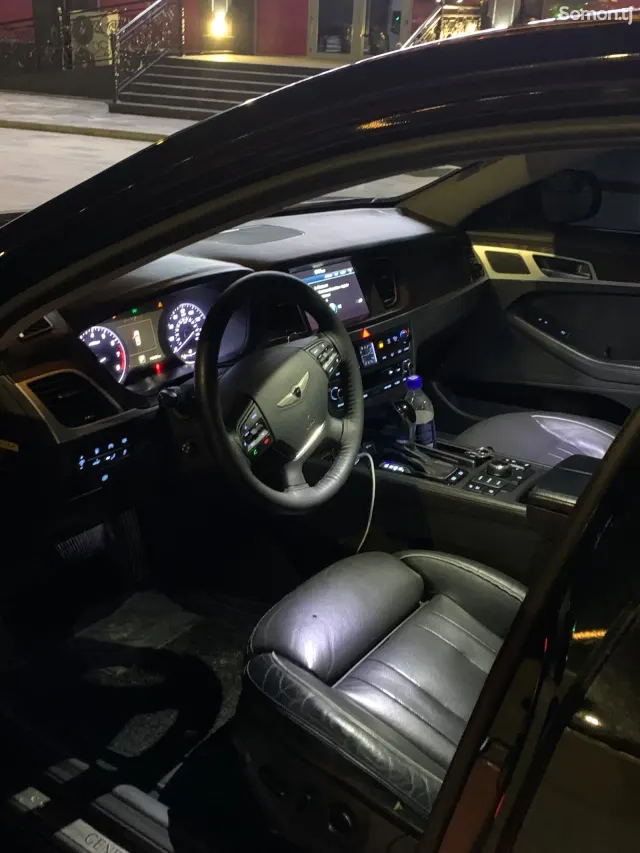 Hyundai Genesis 2015 · 3.8 AT