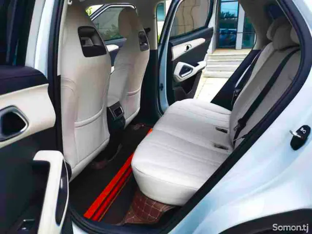 BYD Yuan Up 2025 · AT
