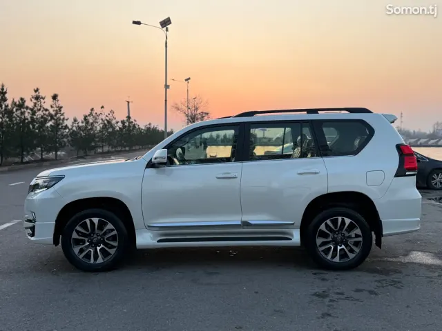 Toyota Land Cruiser Prado 2023 · 4.0 AT