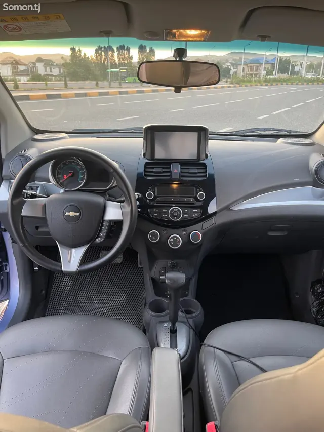 Chevrolet Spark 2014 · 1.0 AT