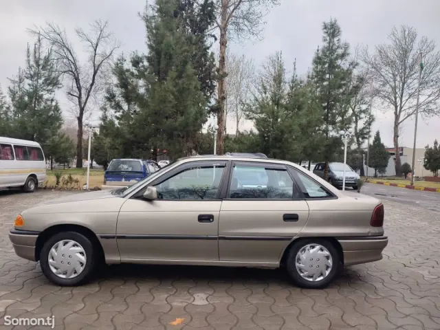 Opel Astra F 1994 · 1.6 MT