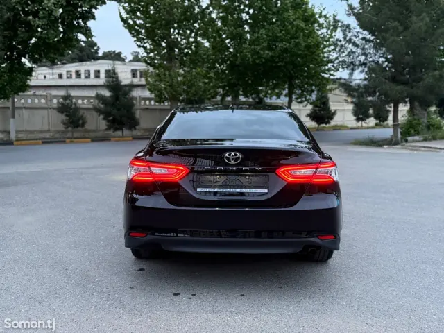 Toyota Camry 2020 · 2.0 AT