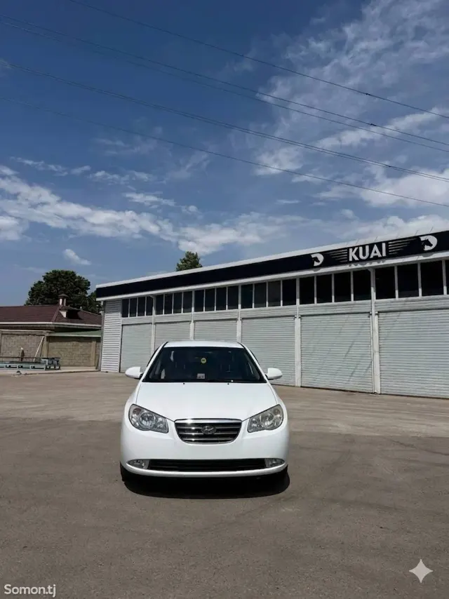 Hyundai Avante 2009 · 1.6 AT