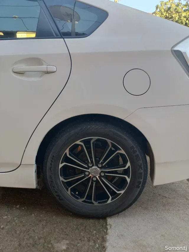 Toyota Prius 2010 · 1.8 CVT
