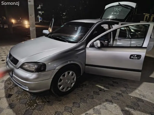 Opel Astra G 1998 · 1.6 MT