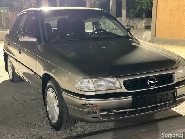 Opel Astra F 1996 · 1.6 MT