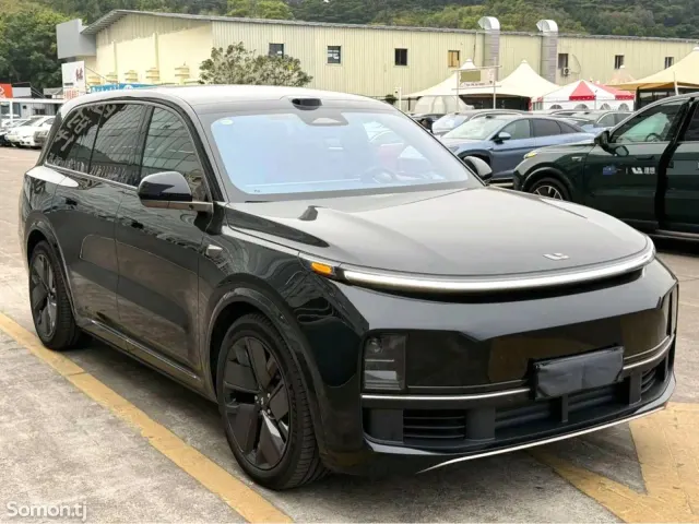 Li Auto (Lixiang) L9 2025 · AT