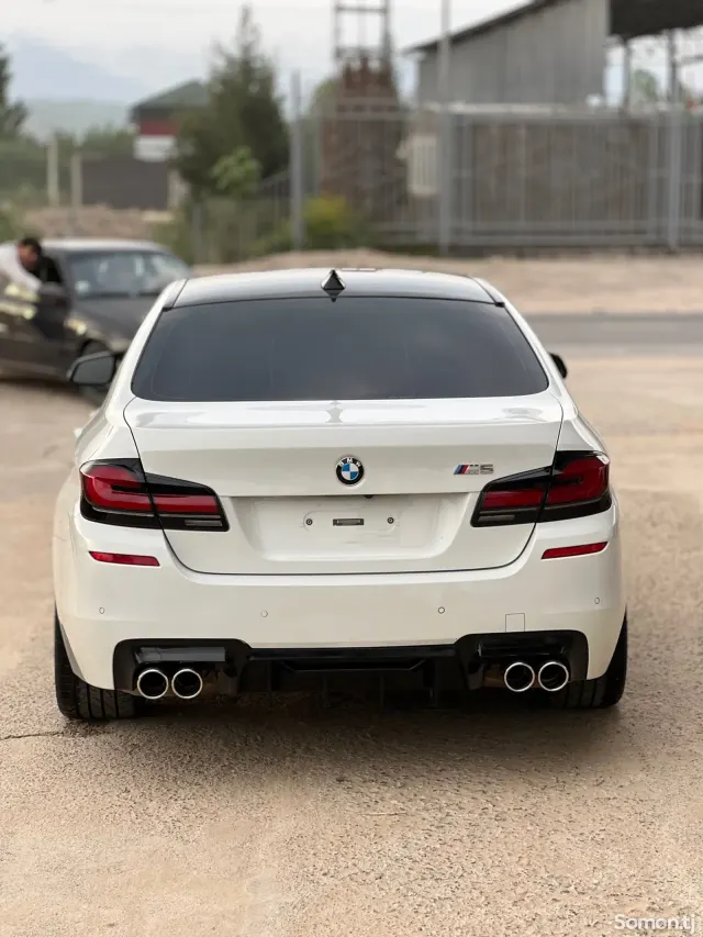 BMW M5 2014 · 4.4 AT