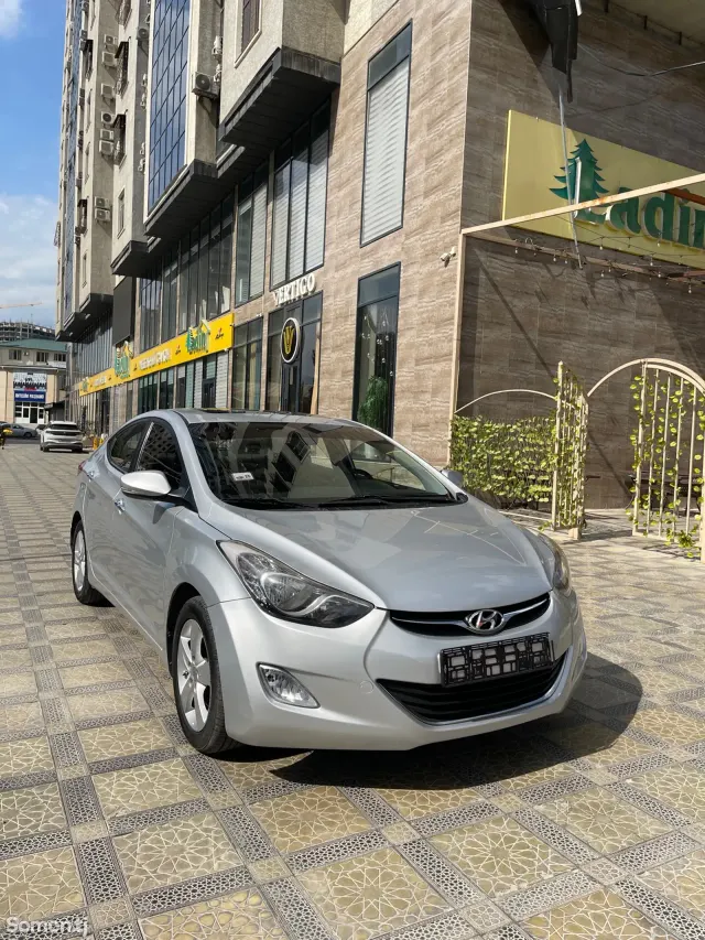 Hyundai Avante 2011 · 1.6 AT
