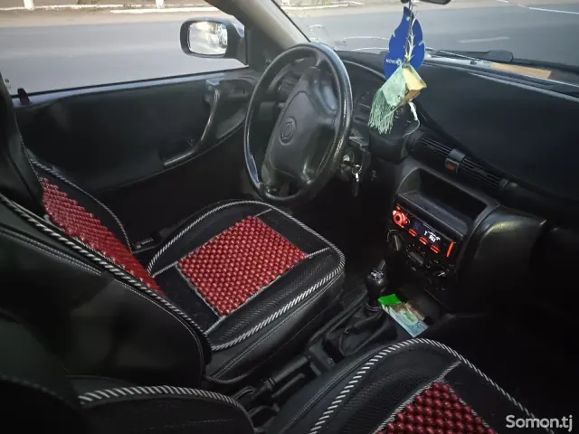 Opel Astra F 1995 · 1.6 MT
