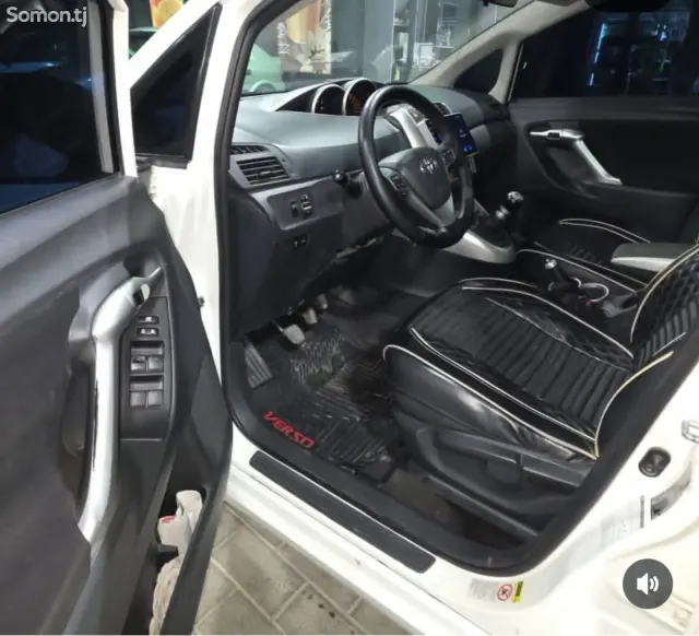Toyota Verso 2011 · 2.0 MT