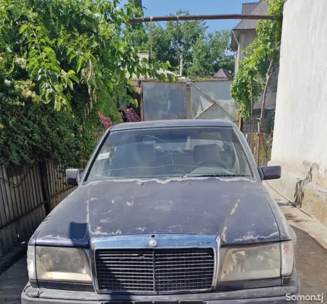 Mercedes-Benz W124 1992 · 2.5 MT