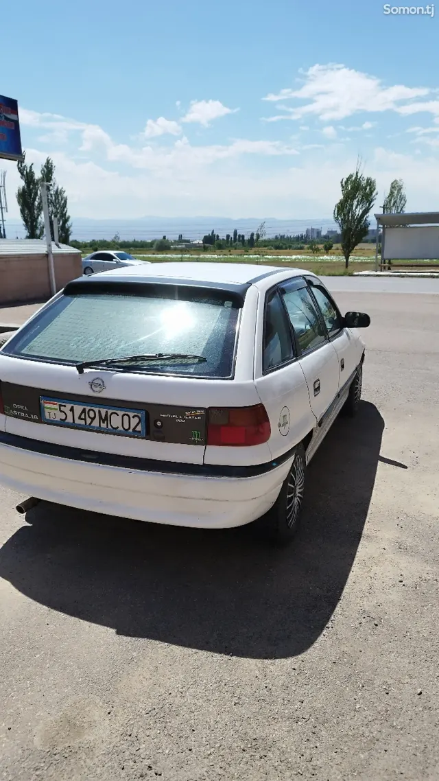 Opel Astra G 1996 · 1.6 MT