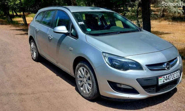 Opel Astra J 2015 · 1.6 MT