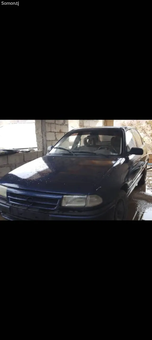 Opel Astra F 1993 · 1.6 MT