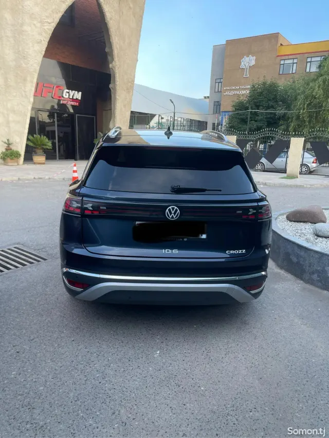 Volkswagen ID.6 2023 · AT