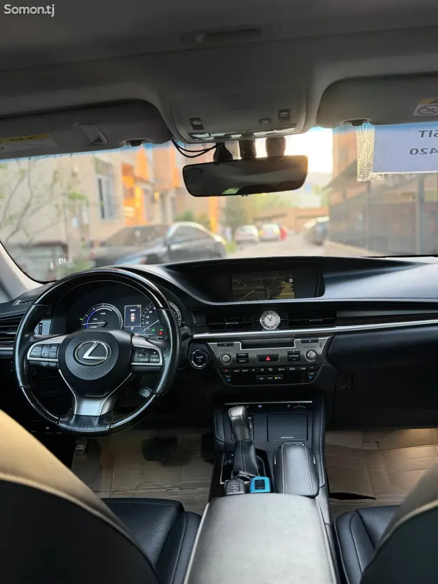 Lexus ES series 2017 · 2.5 AT