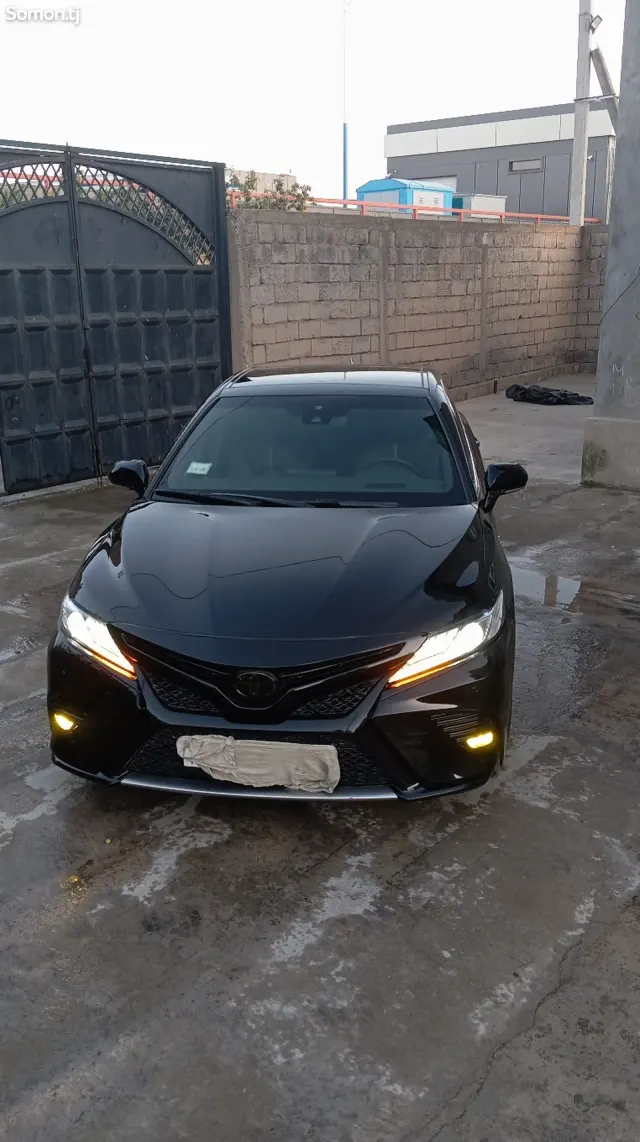Toyota Camry 2018 · 2.5 AT