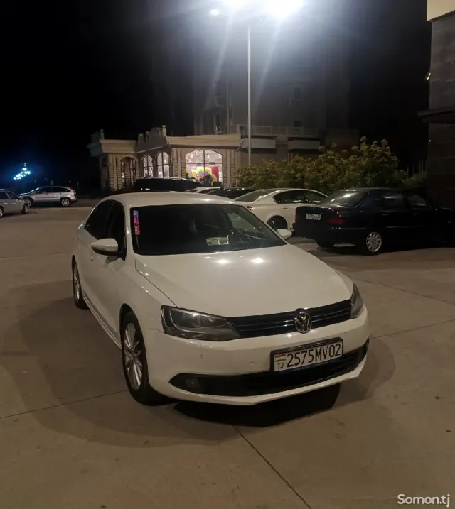 Volkswagen Jetta 2014 · 1.6 AT