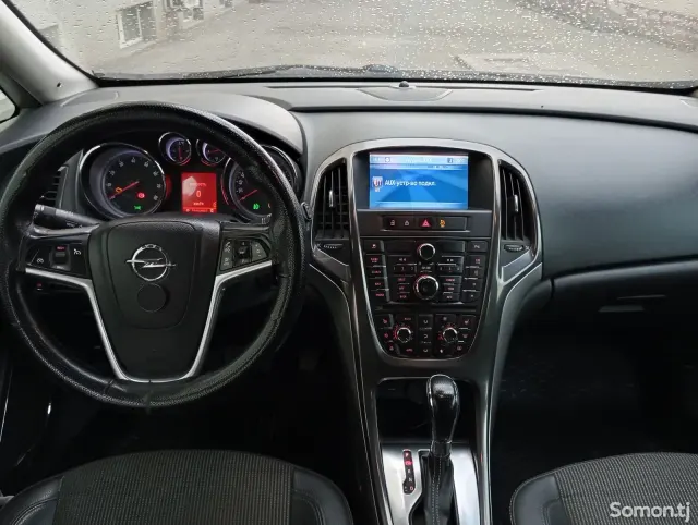 Opel Astra J 2011 · AT