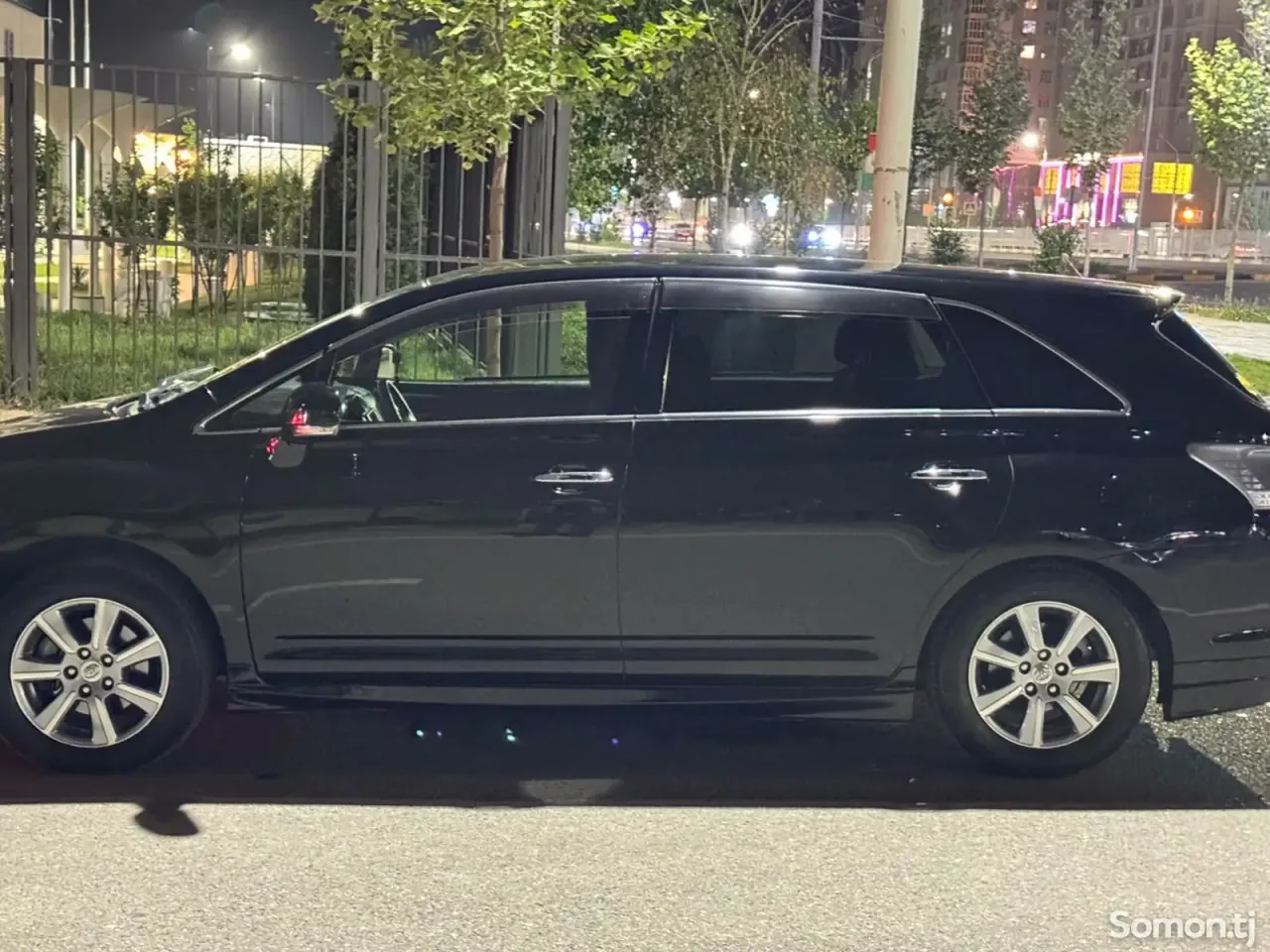 Toyota Mark X ZiO 2012 · 2.4 AT