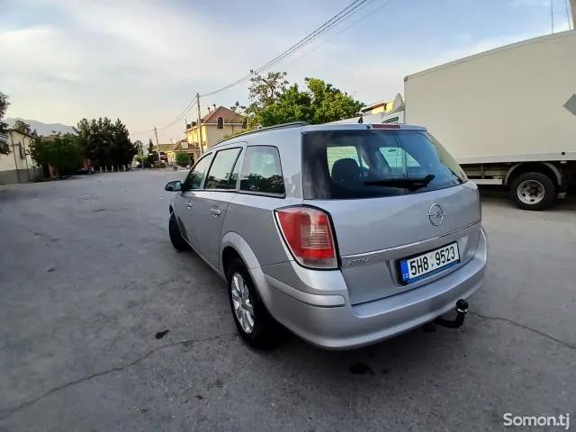 Opel Astra H 2009 · 1.6 MT