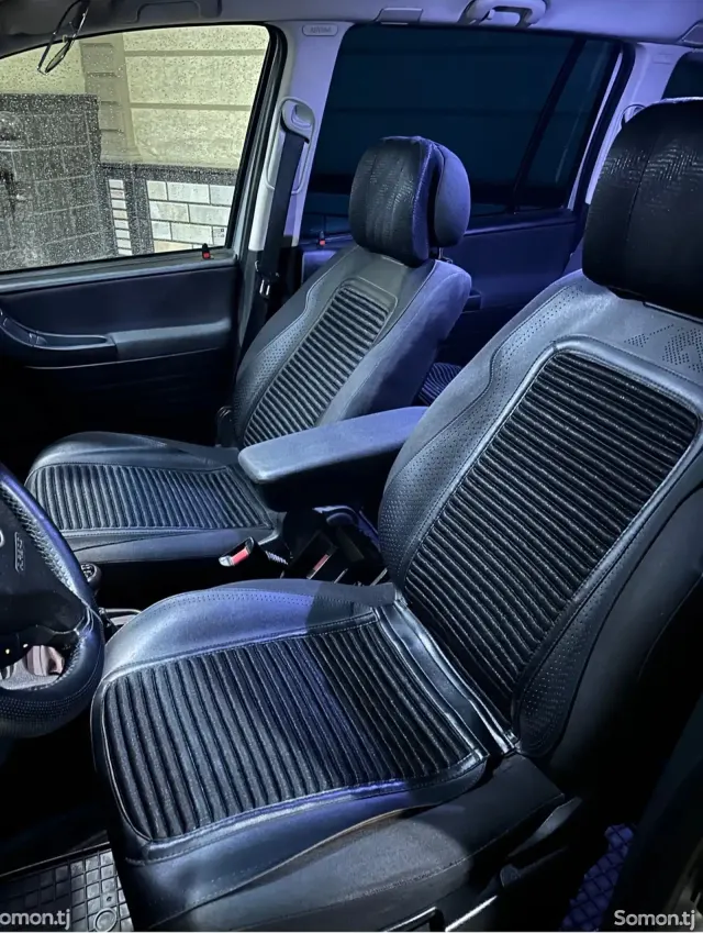 Opel Zafira 2005 · 2.2 MT