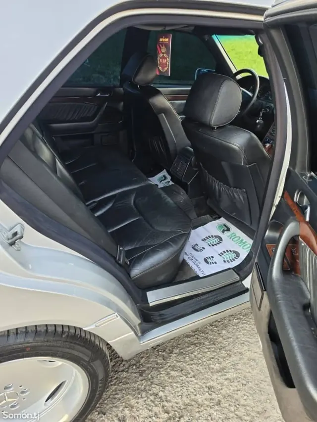 Mercedes-Benz S class 1995 · 3.5 AT