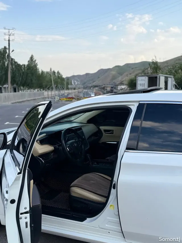 Toyota Avalon 2015 · 2.5 AT