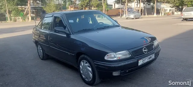 Opel Astra F 1997 · 1.6 MT