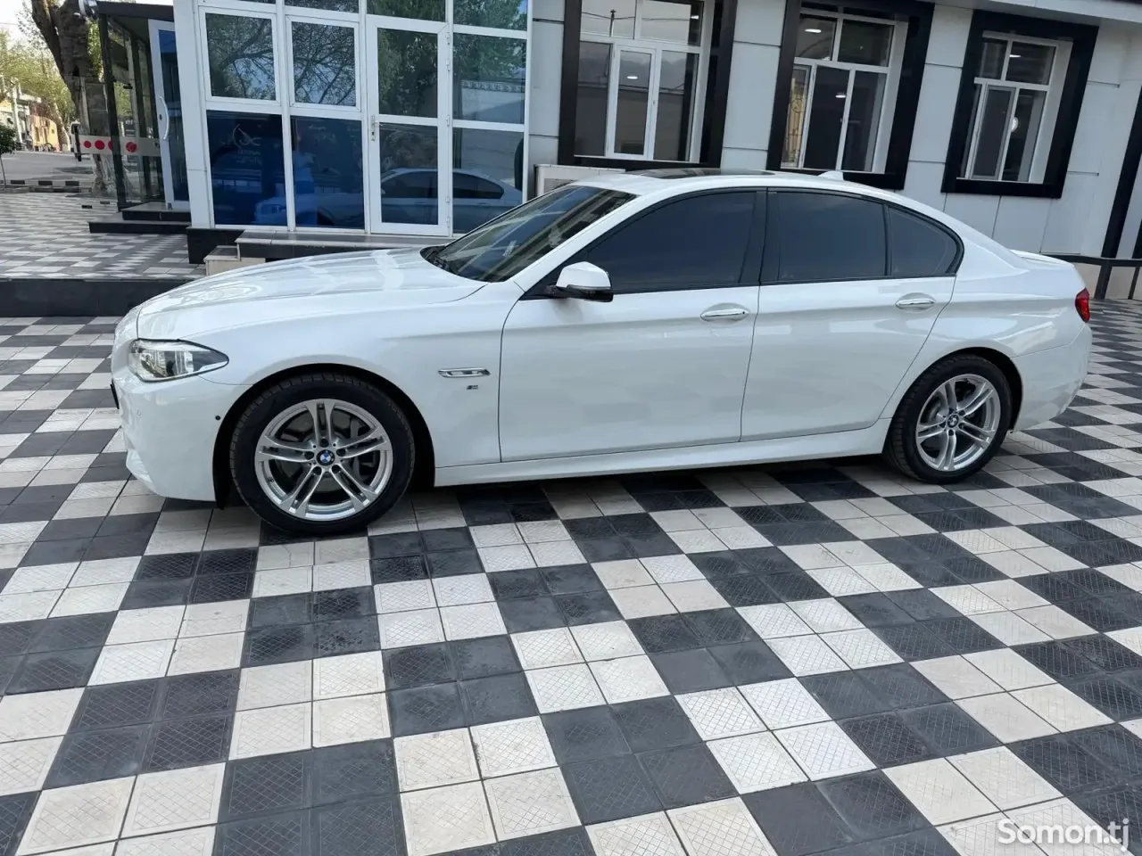 BMW 5 series 2016 · 3.0 AT