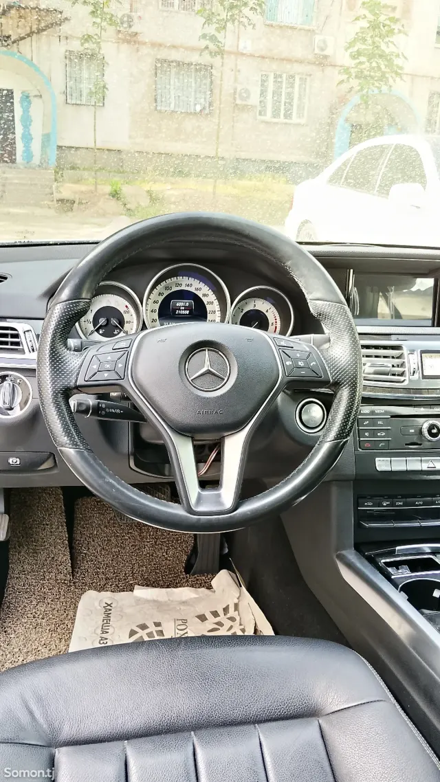 Mercedes-Benz E class 2015 · 2.0 AT