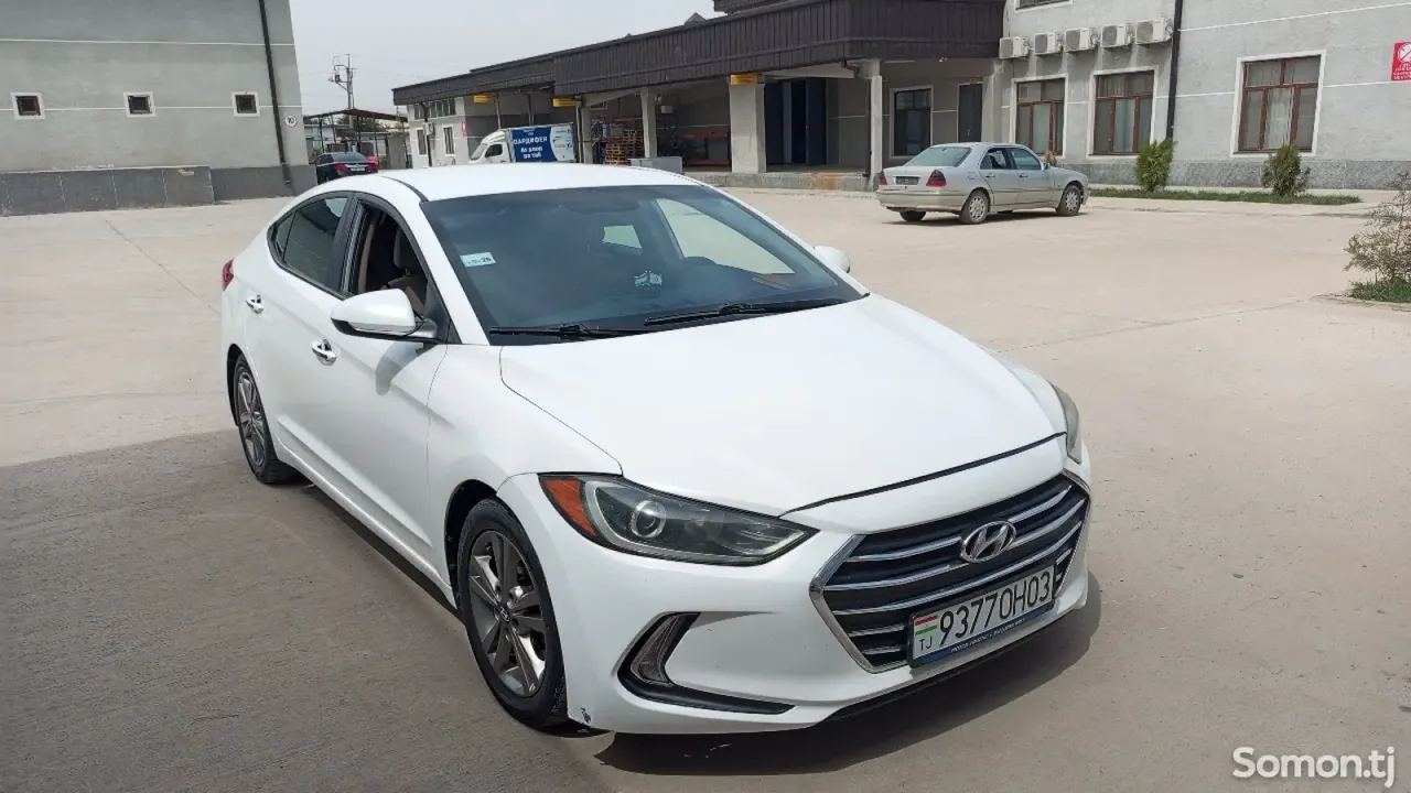 Hyundai Elantra 2017 · 2.0 AT