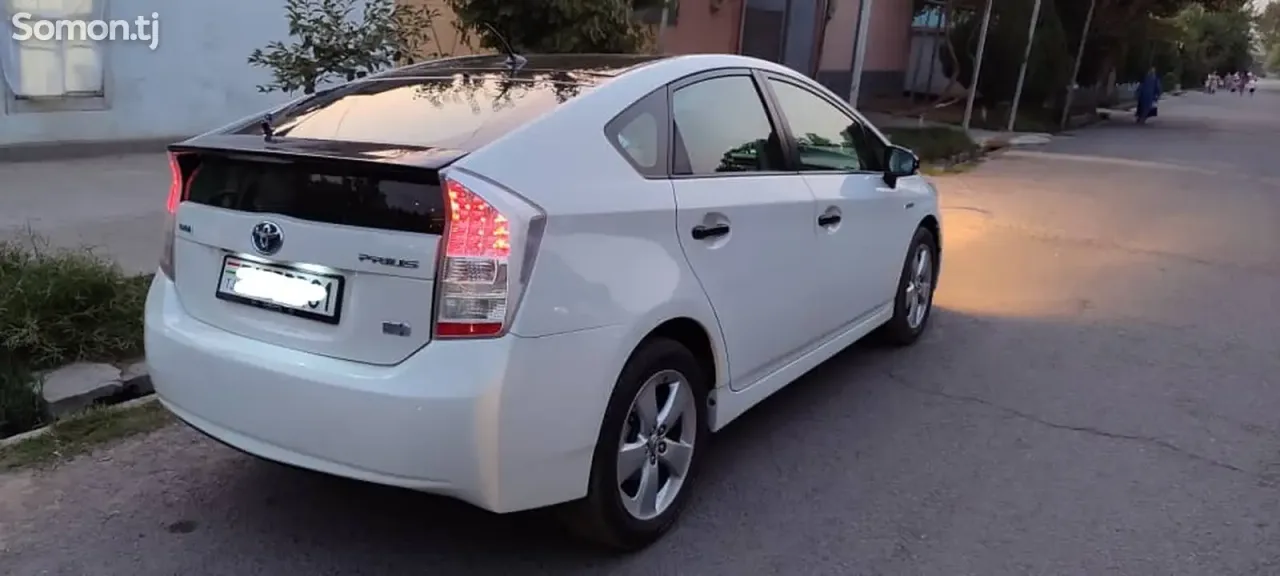Toyota Prius 2011 · 1.8 AMT