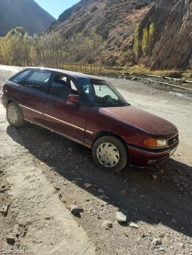 Opel Astra F 1994 · 1.6 MT