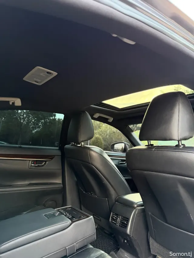 Lexus ES series 2014 · 3.0 AT