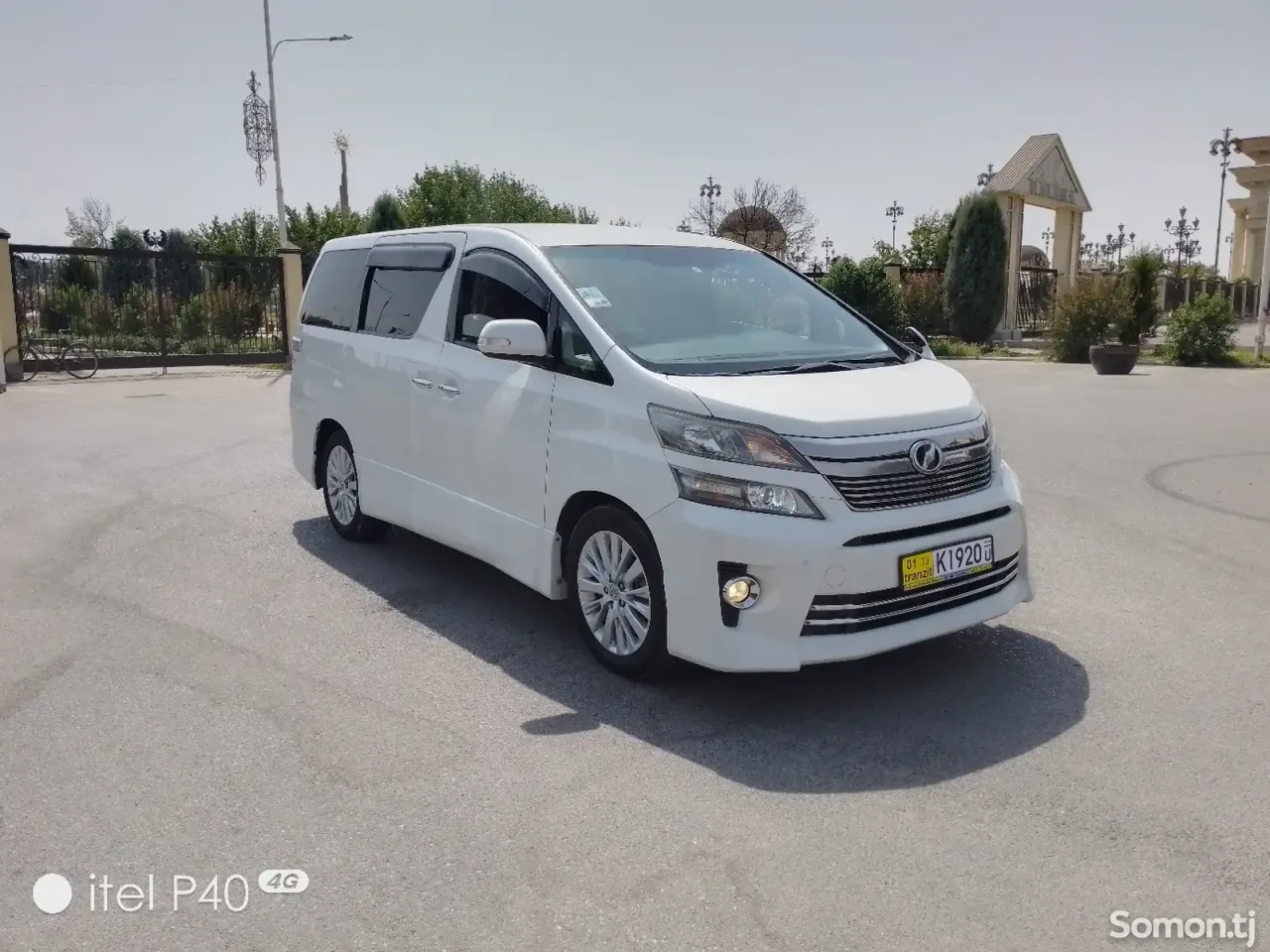 Toyota Vellfire 2014 · 2.4 CVT