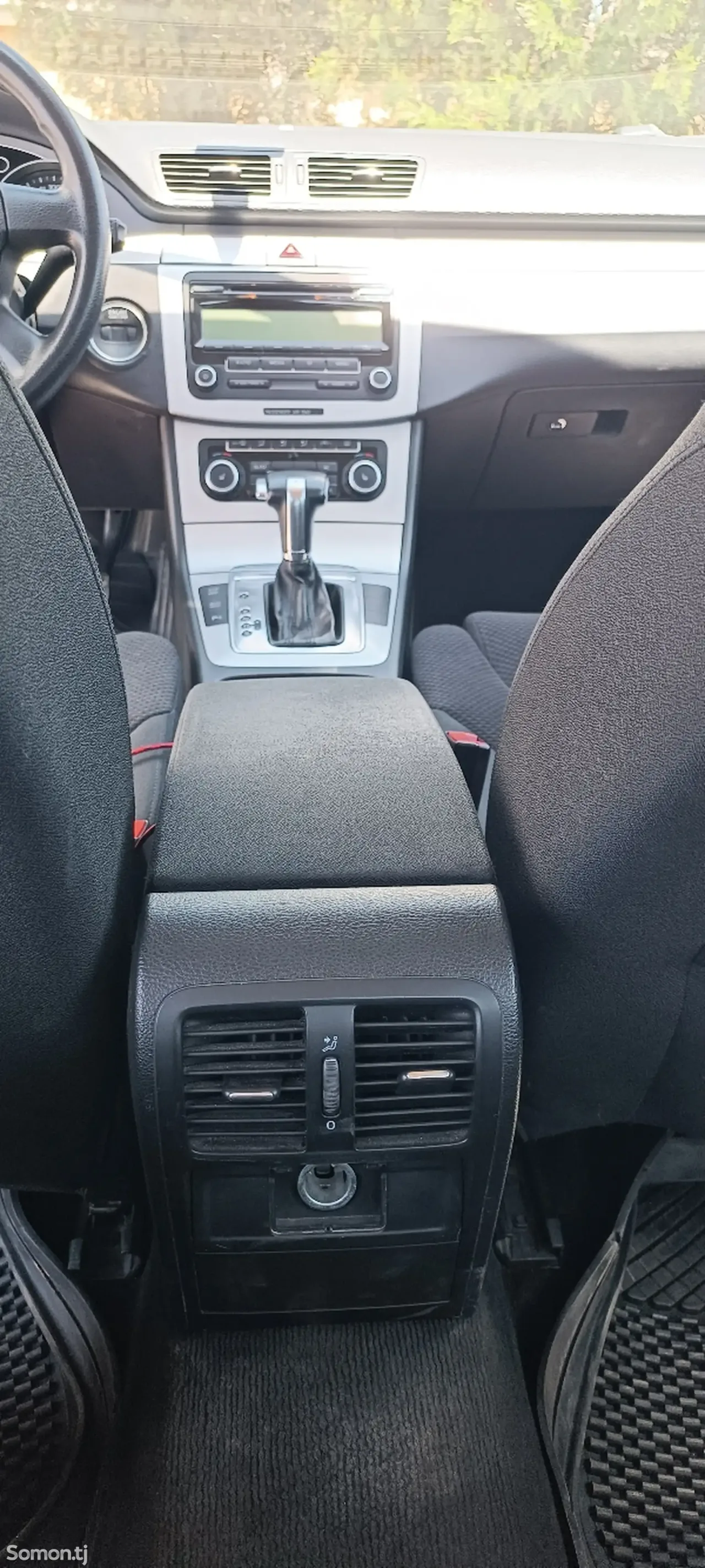 Volkswagen Passat 2010 · 2.0 AT