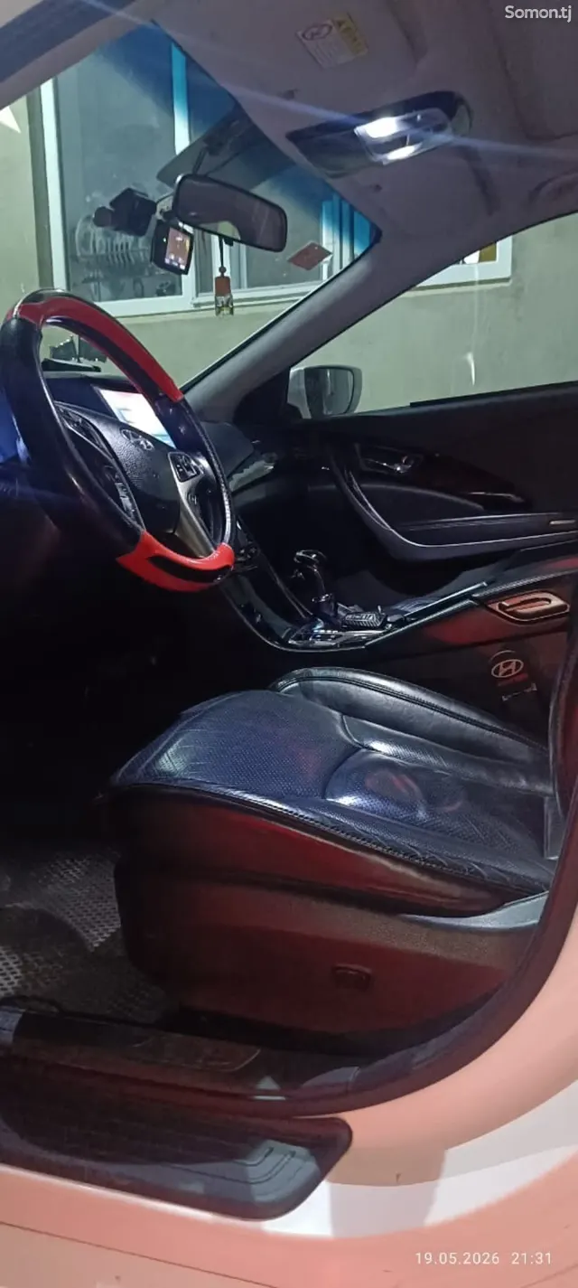 Hyundai Grandeur 2011 · 2.4 AT