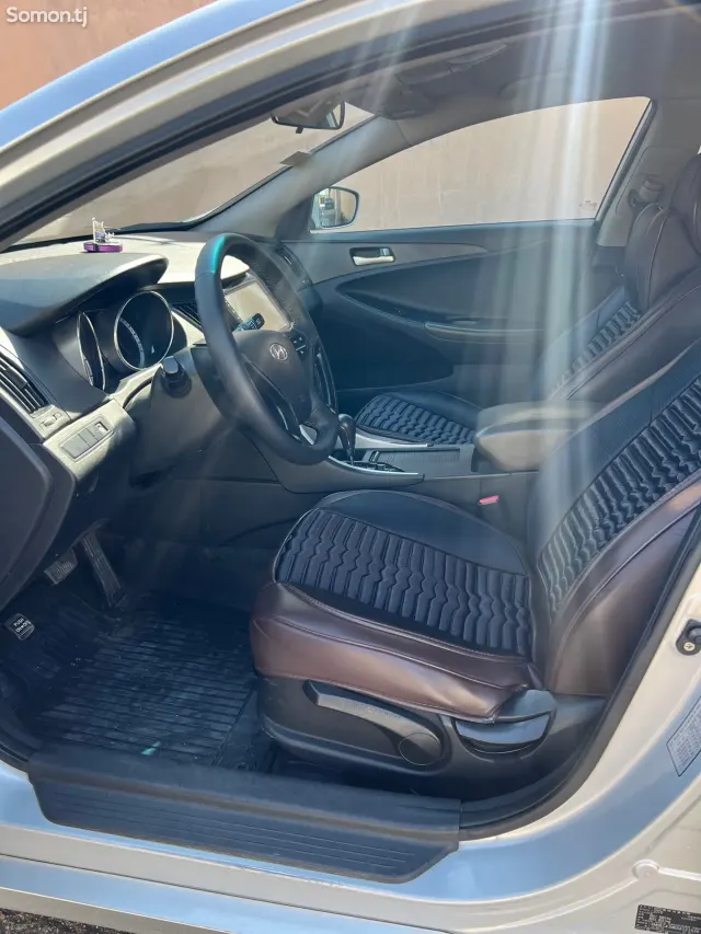 Hyundai Sonata 2010 · 2.0 AT