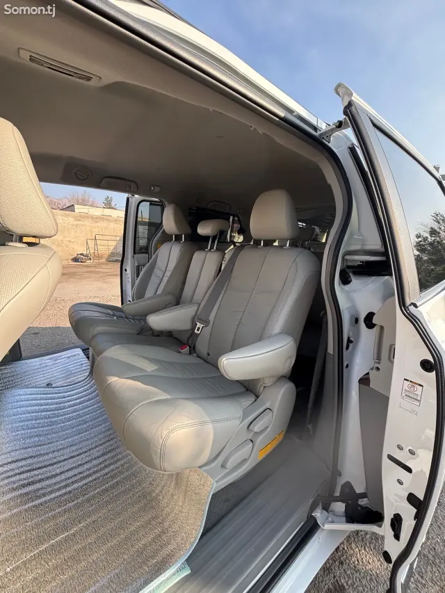 Toyota Sienna 2014 · 3.5 AT